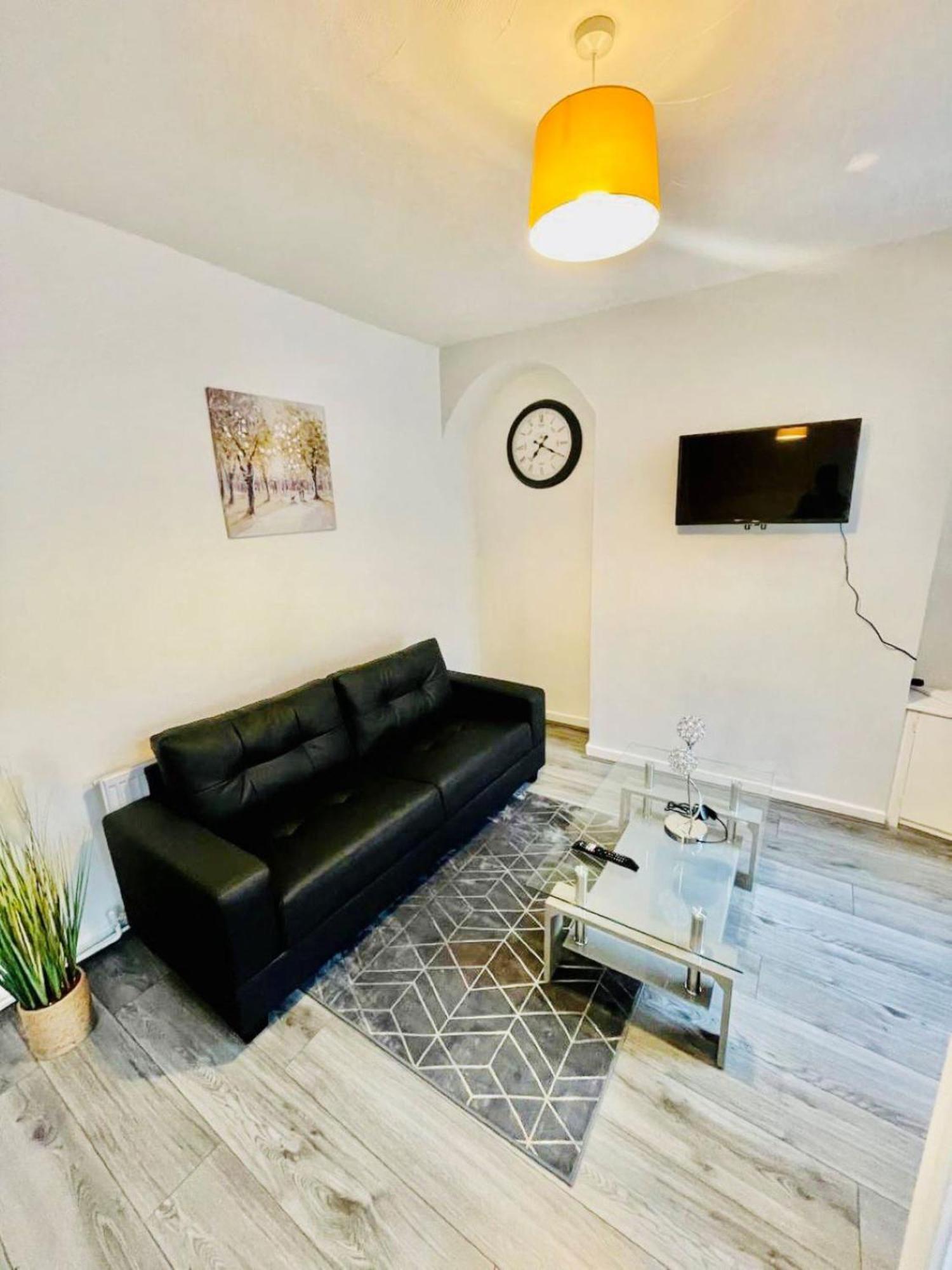 Apartment 2 Bedroom House Close To Stadia With Free Parking