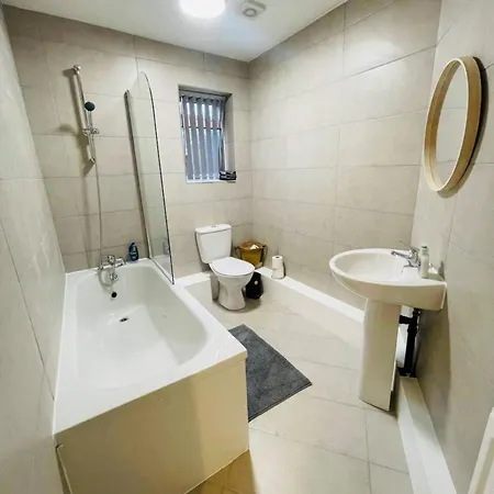 2 Bedroom House Close To Liverpool Stadia With Free Parking Exterior photo