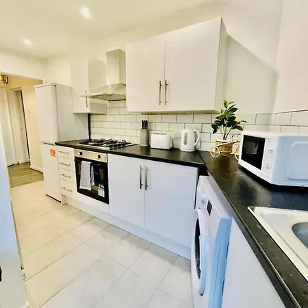 2 Bedroom House Close To Liverpool Stadia With Free Parking Exterior photo