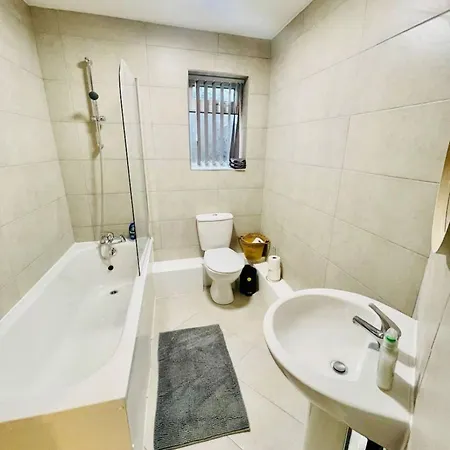 2 Bedroom House Close To Liverpool Stadia With Free Parking Exterior photo