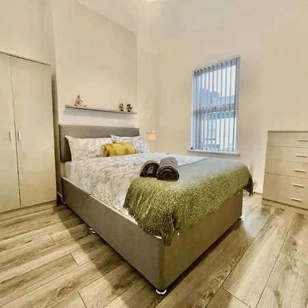 2 Bedroom House Close To Liverpool Stadia With Free Parking Exterior photo
