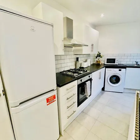 2 Bedroom House Close To Liverpool Stadia With Free Parking Exterior photo