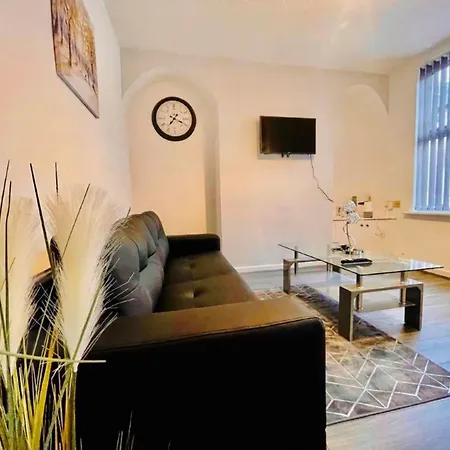 2 Bedroom House Close To Liverpool Stadia With Free Parking Exterior photo