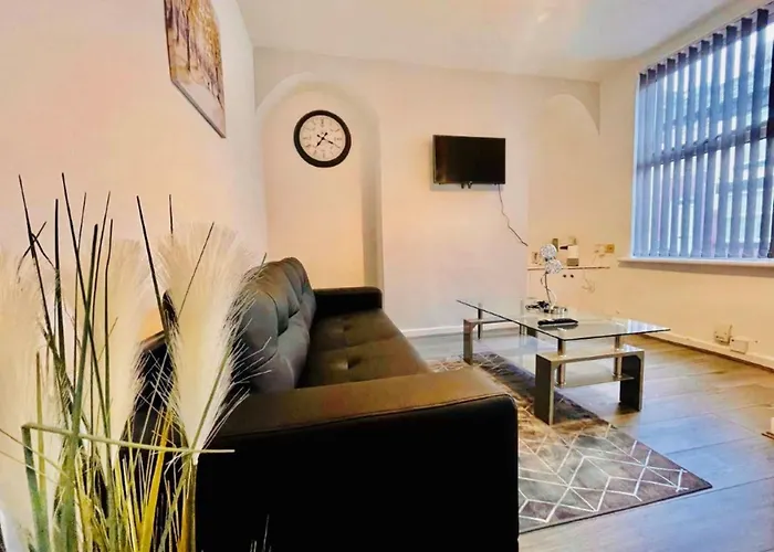 2 Bedroom House Close To Liverpool Stadia With Free Parking