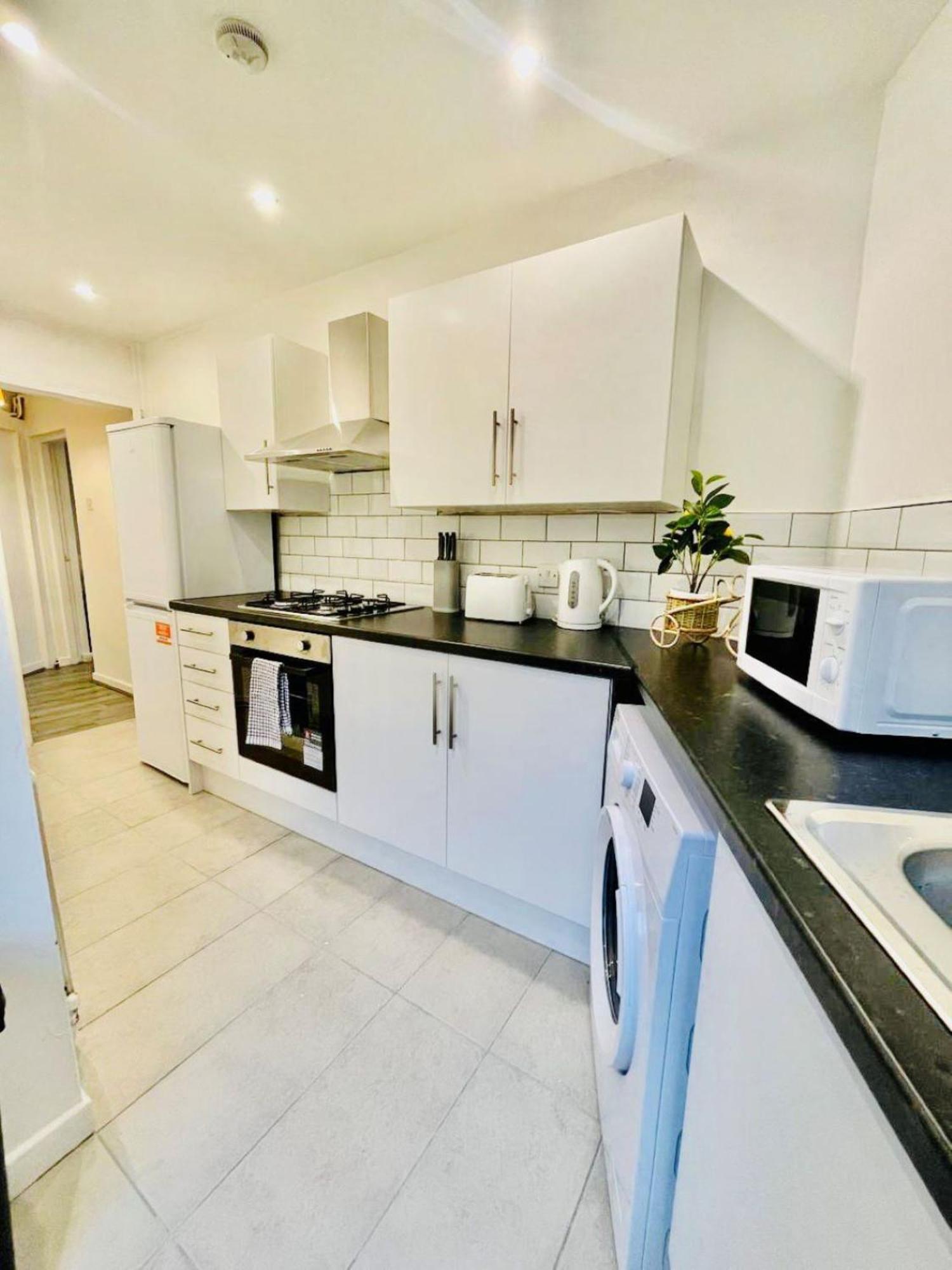 2 Bedroom House Close To Stadia With Free Parking Liverpool