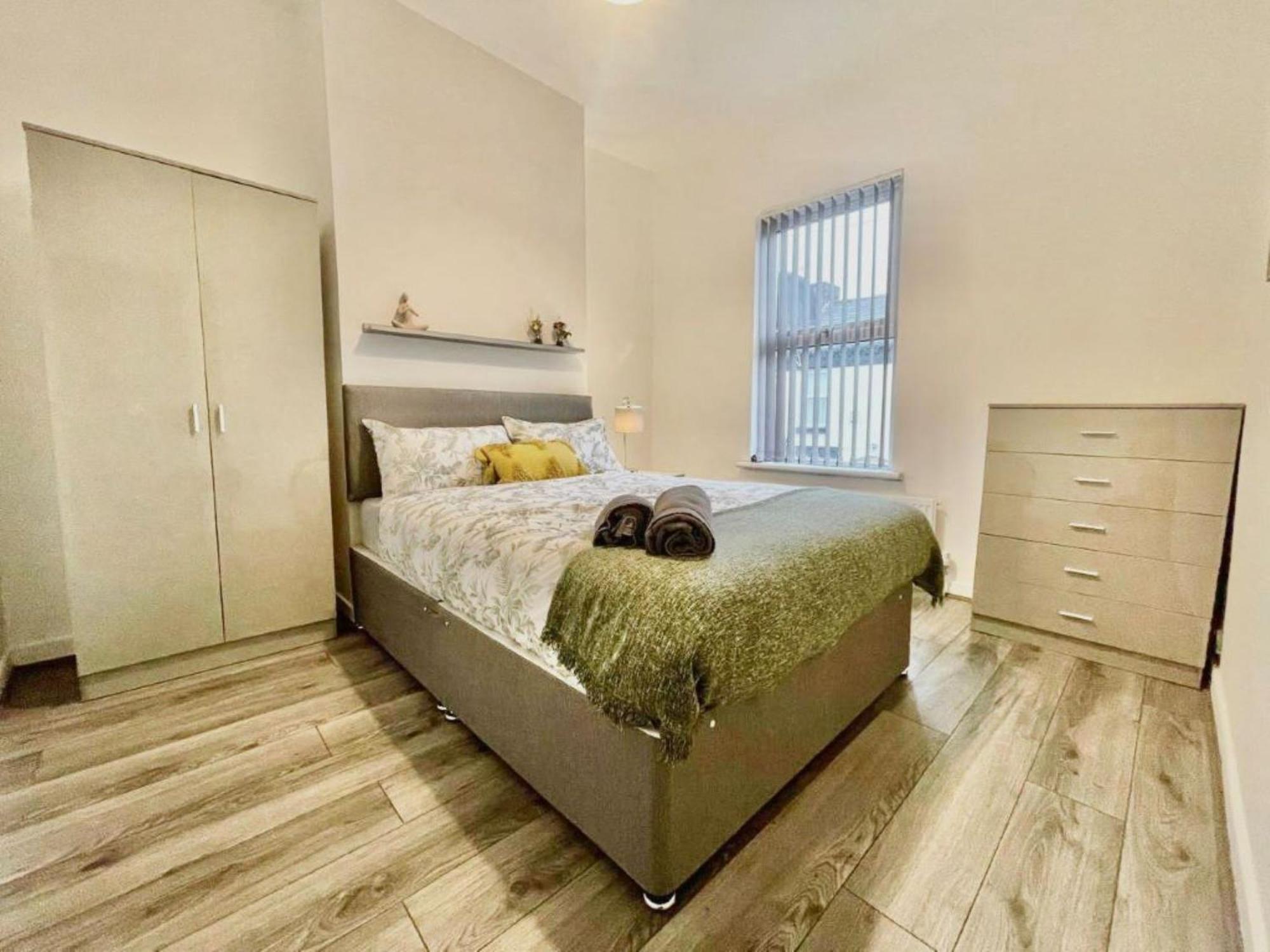 2 Bedroom House Close To Stadia With Free Parking Liverpool