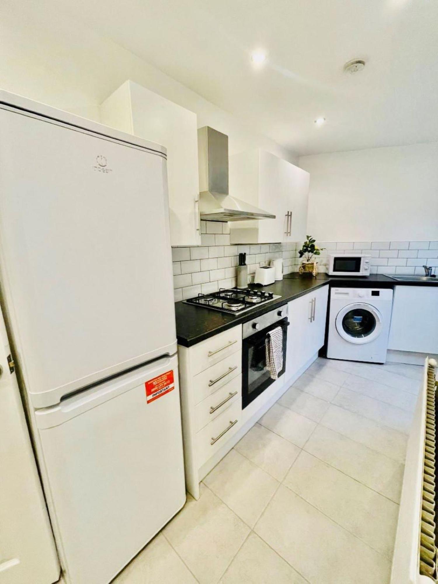 Apartment 2 Bedroom House Close To Stadia With Free Parking